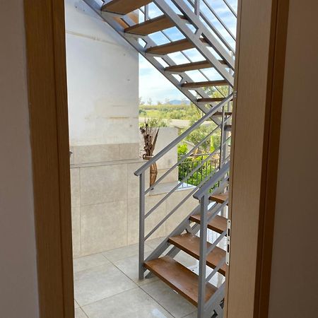 Апартаменты Giorgos House Attic Гиалова Экстерьер фото