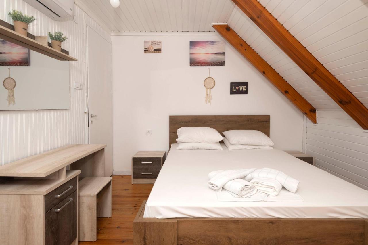Апартаменты Giorgos House Attic Гиалова Экстерьер фото