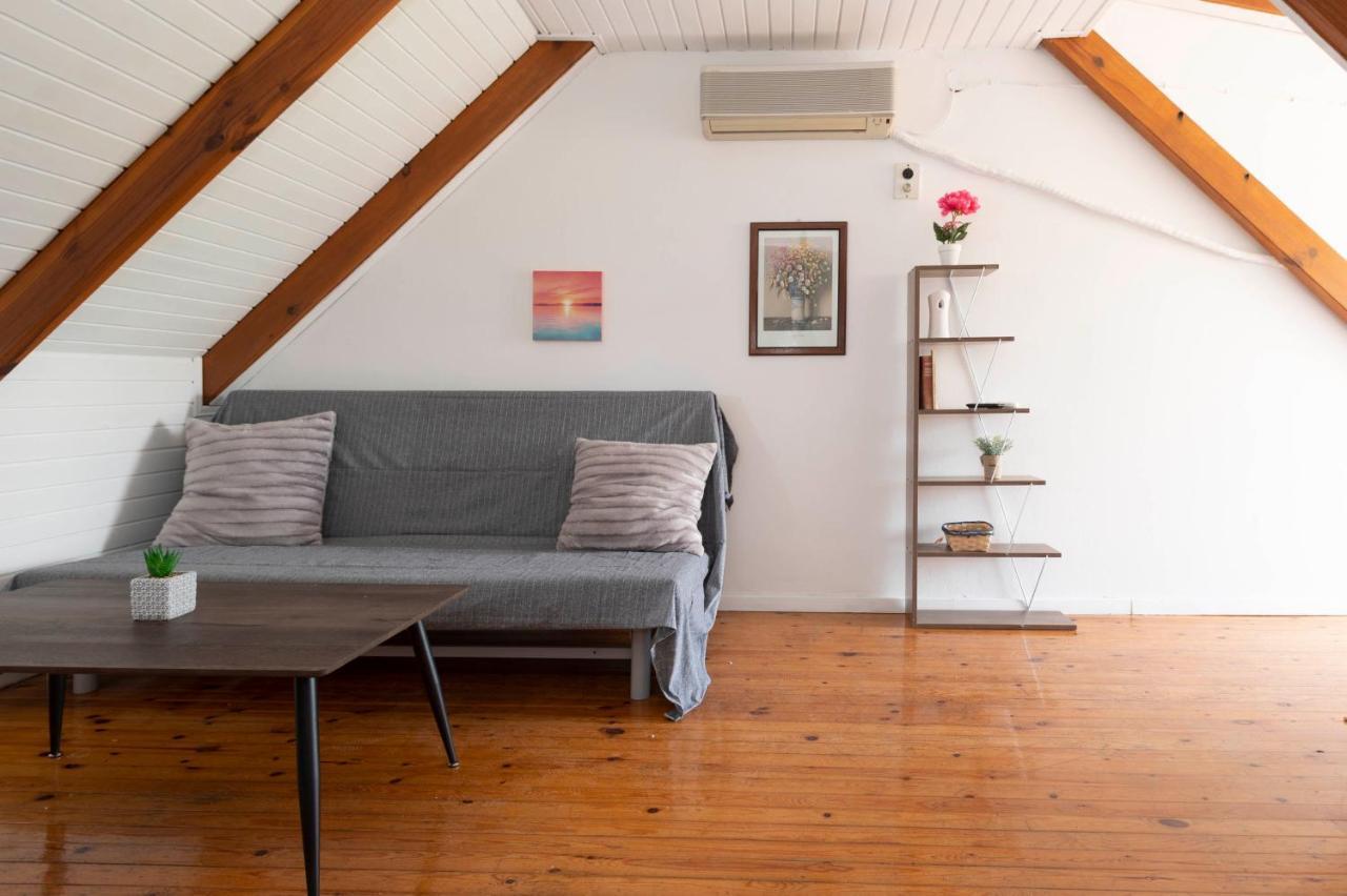 Апартаменты Giorgos House Attic Гиалова Экстерьер фото